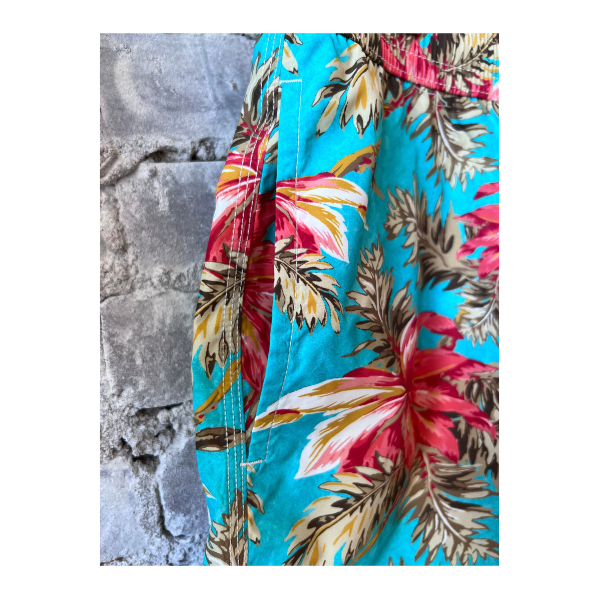 Men's turquoise printed swim trunks by Hartford Men's featuring vibrant tropical patterns and comfortable fit.