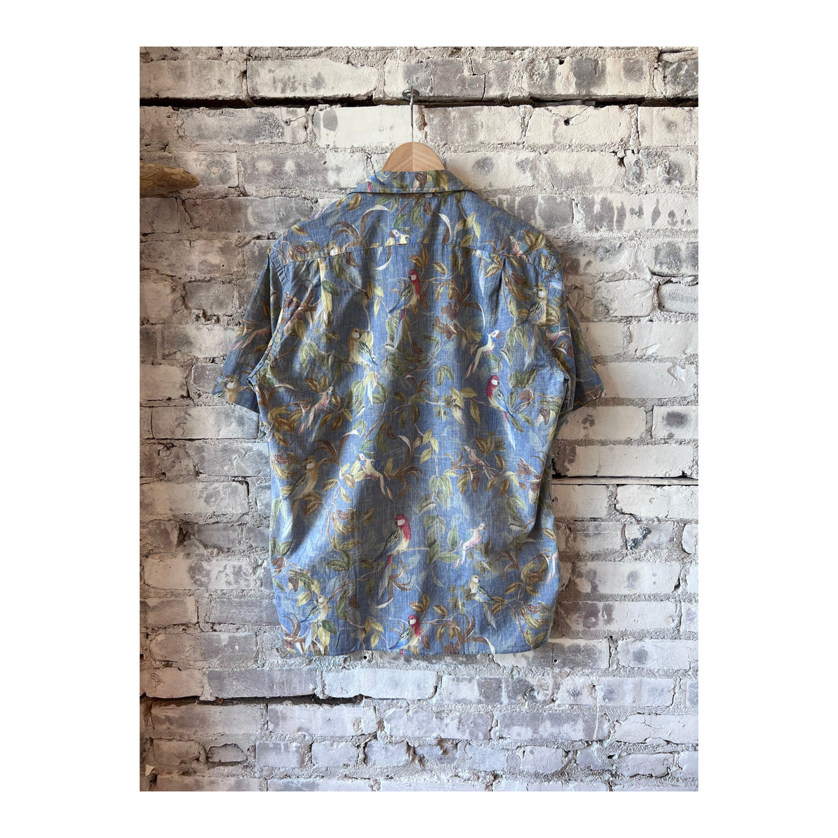 Men's Hartford "Parrot" Palm Mc Shirt in blue, featuring a tropical palm print, long sleeves, and a casual fit.
