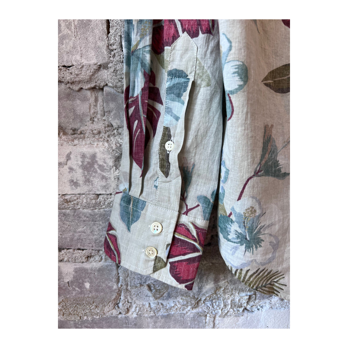 Men's Hartford Hawaiian print cotton shirt in sand color, featuring a relaxed fit and tropical floral design.