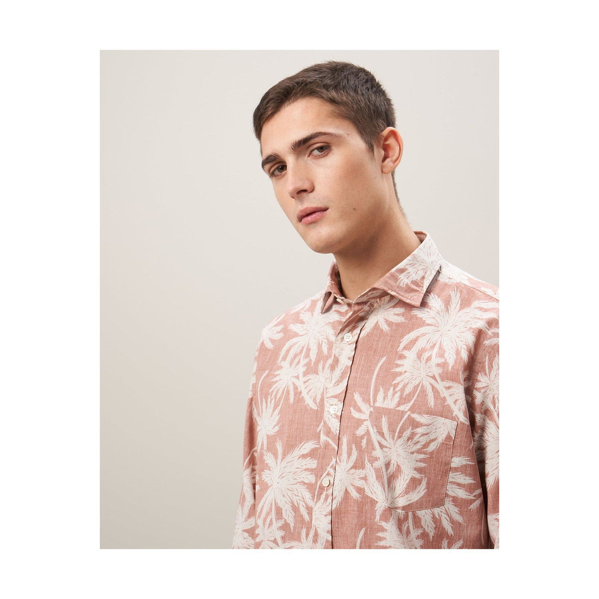 Men's Hartford cotton shirt featuring a rust palm tree print, casual short-sleeve design, comfortable fit, and stylish tropical pattern.