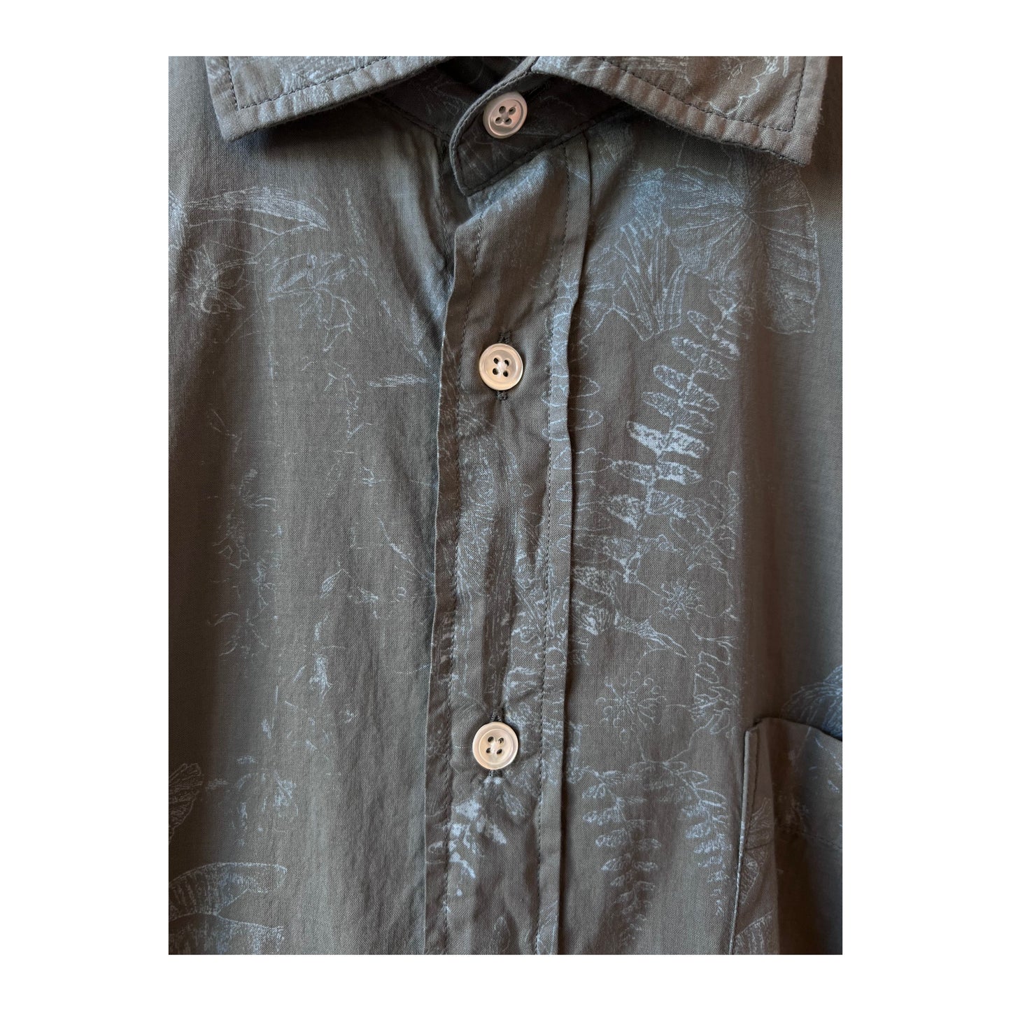Hartford Men's olive cotton shirt featuring a Paul Pat palm tree print, with a relaxed fit and button-down collar.
