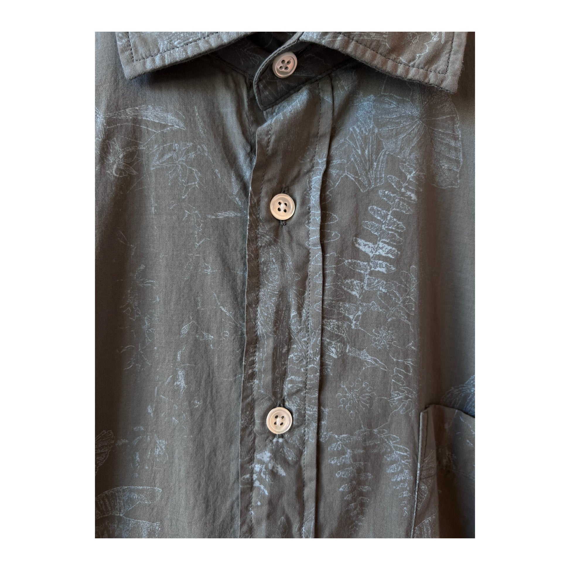 Hartford Men's olive cotton shirt featuring a Paul Pat palm tree print, with a relaxed fit and button-down collar.