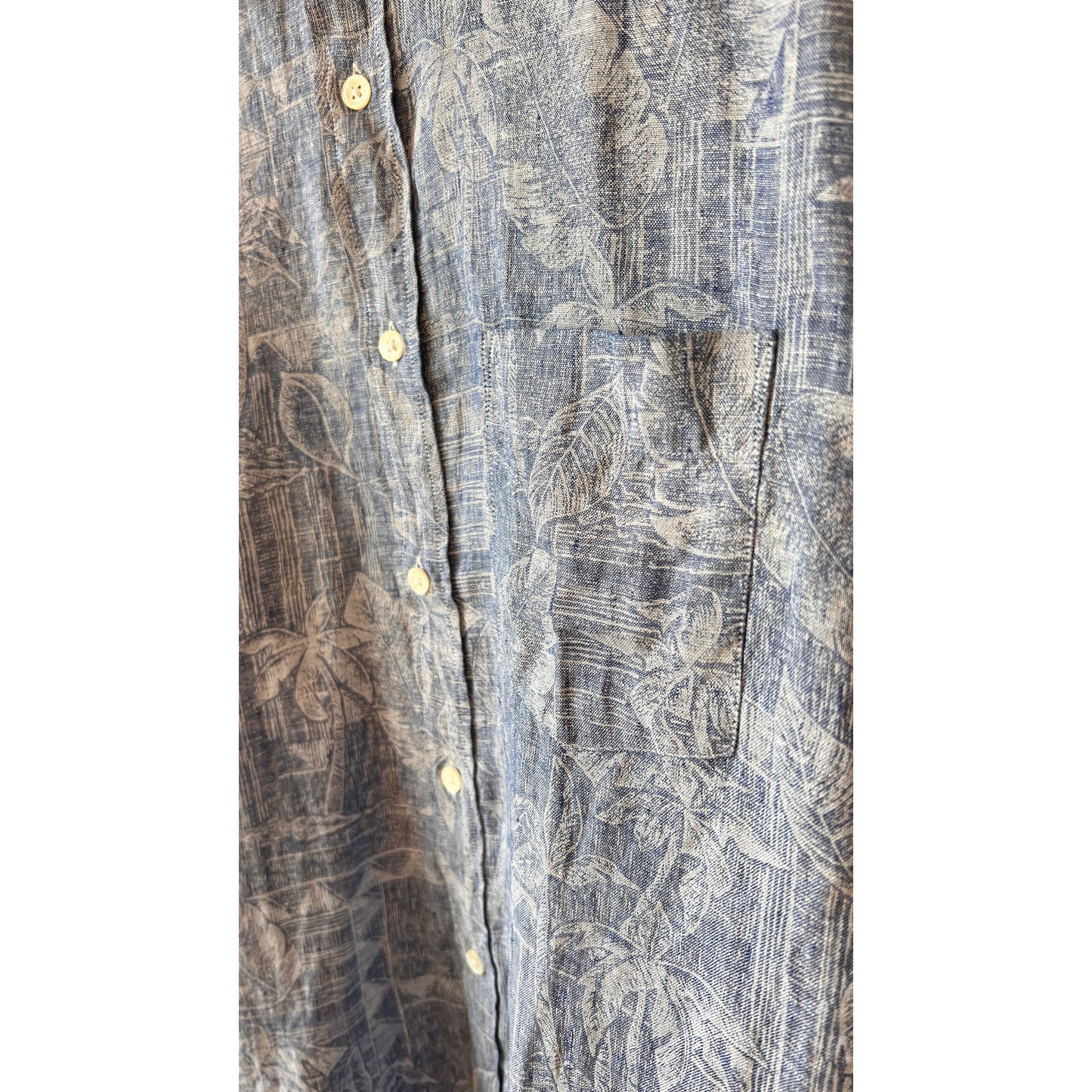 Hartford Men's Paul woven shirt in blue and white palm print, featuring a casual men's woven shirt with a tropical pattern.