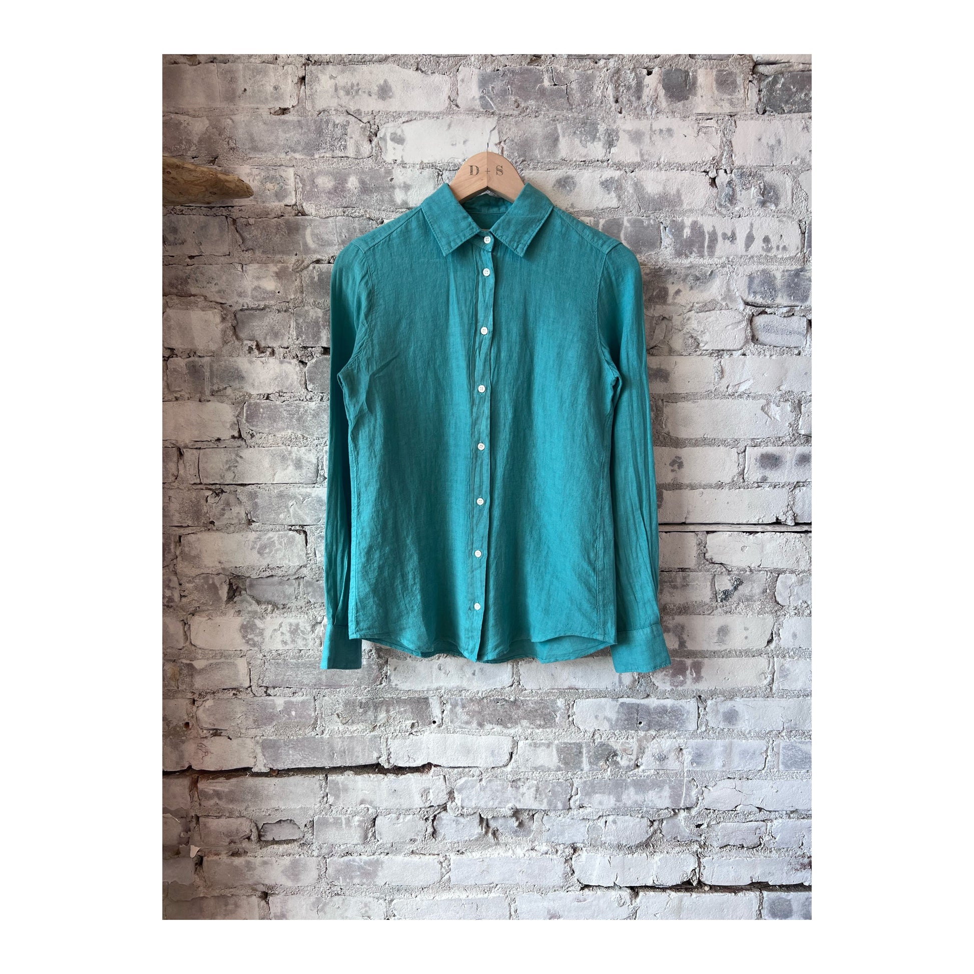 Women's Coraz Linen Shirt in Lagoon by Hartford Women's, featuring lightweight linen fabric and a relaxed fit.
