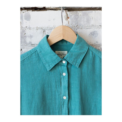 Women's Coraz Linen Shirt in Lagoon by Hartford Women's, button-up style with a relaxed fit and breathable linen fabric.