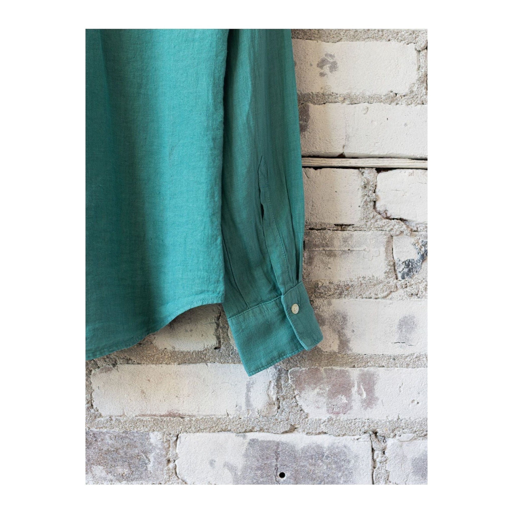 Women's Coraz Linen Shirt in Lagoon by Hartford Women's, featuring a button-up design and lightweight linen fabric.