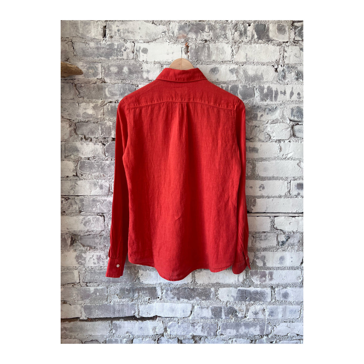 Women's Coraz Linen Shirt in Poppy by Hartford Women's, bright red linen shirt with a relaxed fit and button-front design.