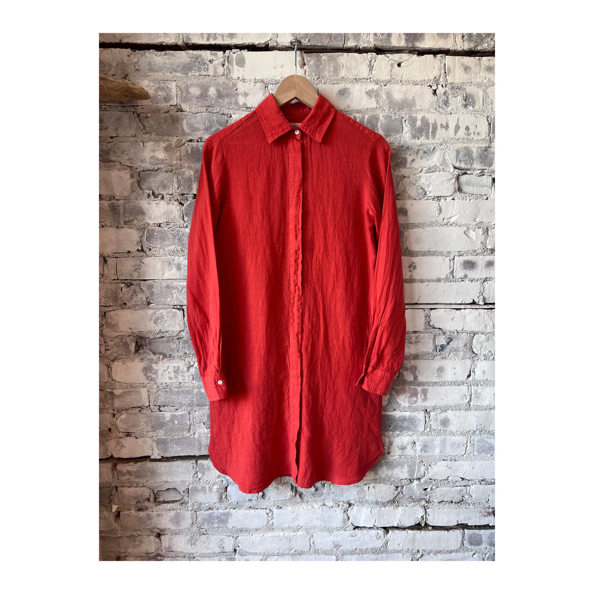 Women's Rea Linen Dress in Poppy by Hartford Women's, featuring a vibrant linen fabric and stylish fit for warm weather.