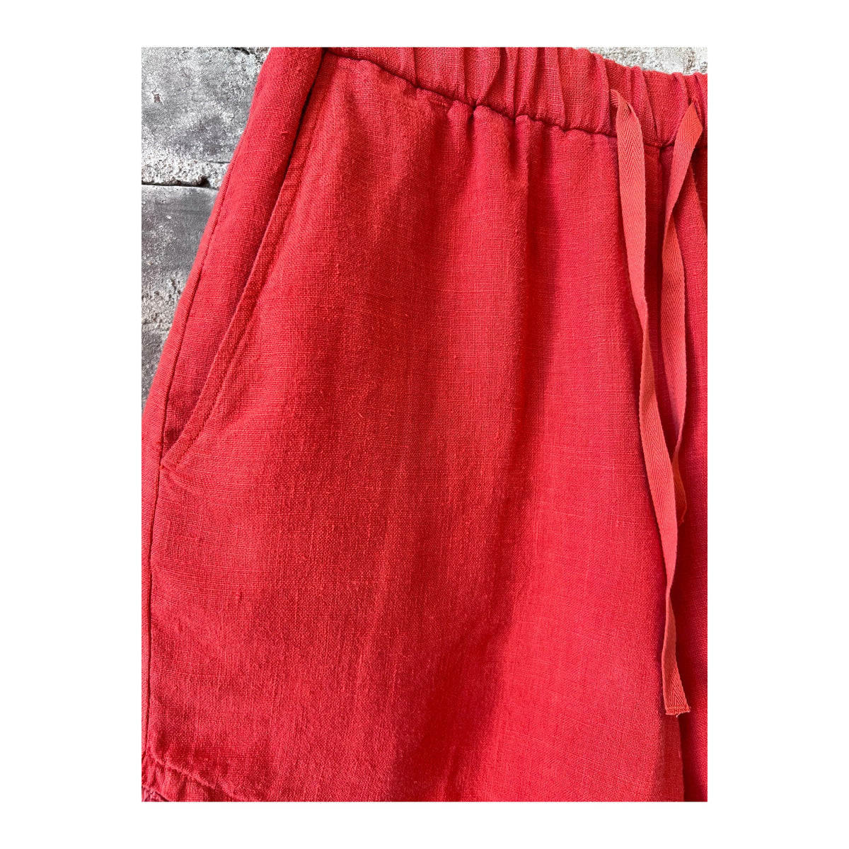 Women's Soko Linen Short by Hartford Women's in Poppy color, featuring lightweight fabric and comfortable fit, shown on a model.
