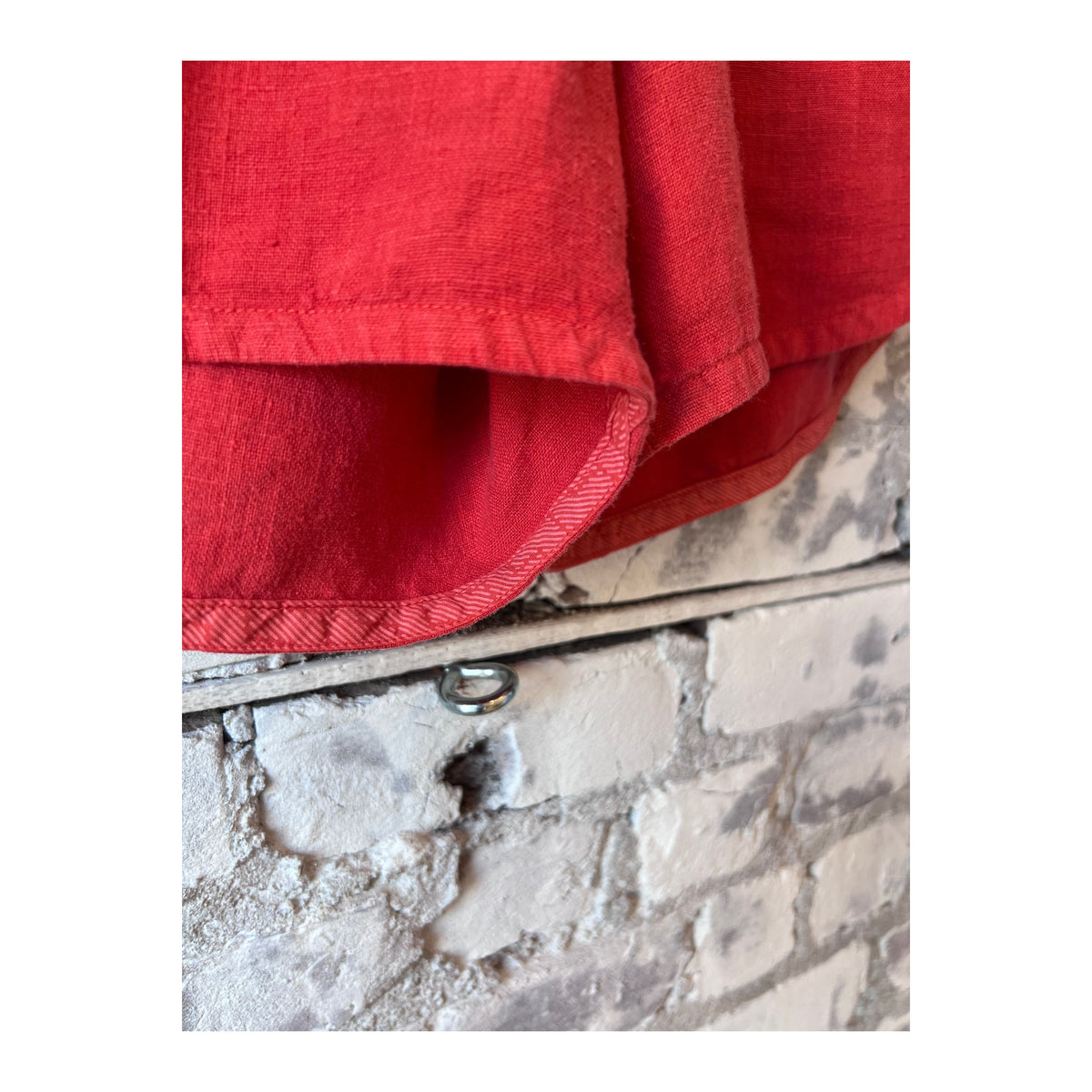 Hartford Women's Soko Linen Shorts in Poppy color, casual women's summer shorts with a relaxed fit and breathable fabric.