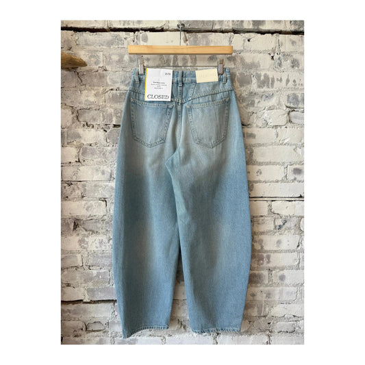 Light blue women's Jazzie Barrel Jeans by Closed Women's, showing the relaxed fit and stylish denim texture.