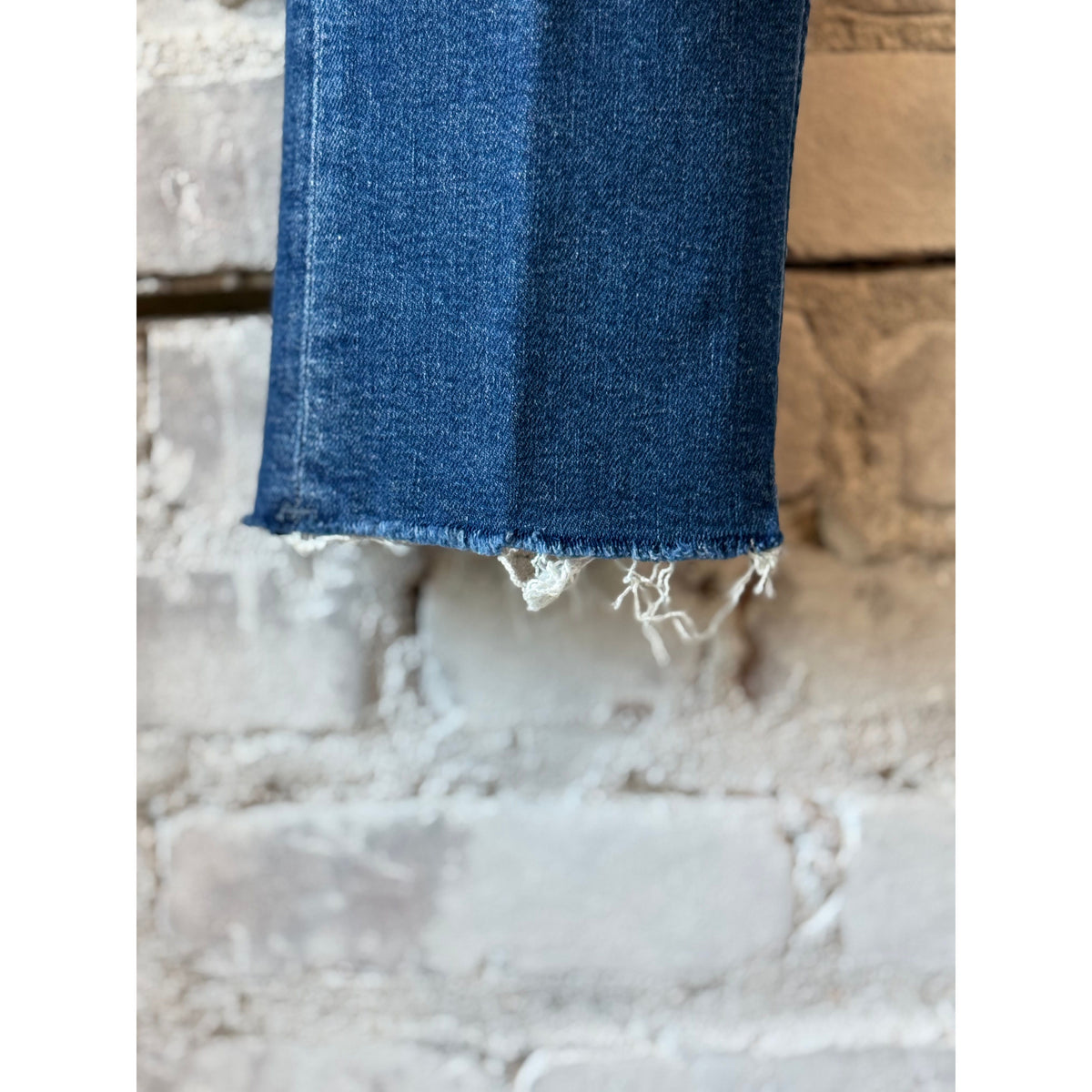 Closed Women's Junna Straight Jean in mid blue denim, featuring classic five-pocket design and straight-leg fit.