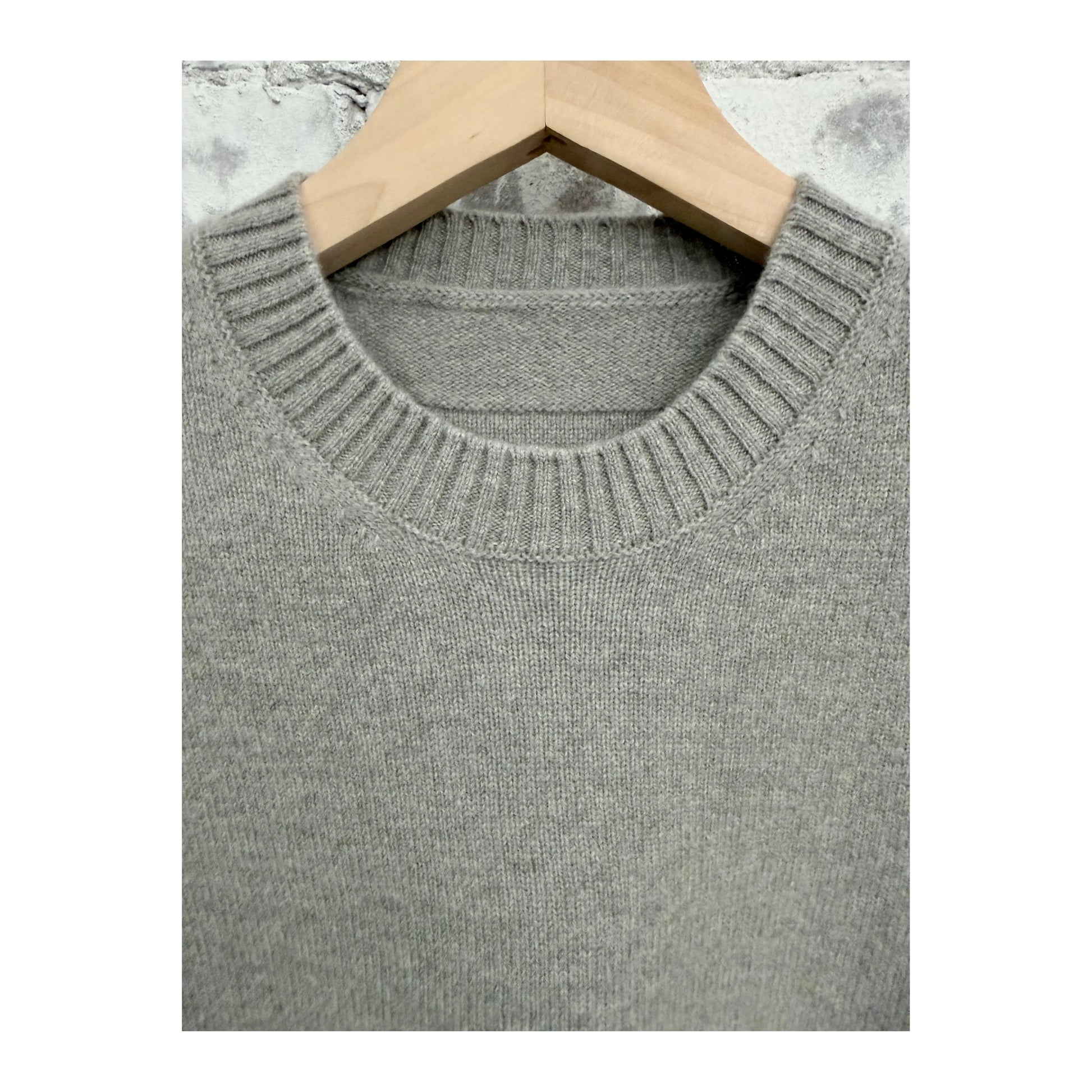 Women's Heather Grey V::Room long-sleeve merino jersey knit crew top, soft and comfortable, close-up of fabric and fit.