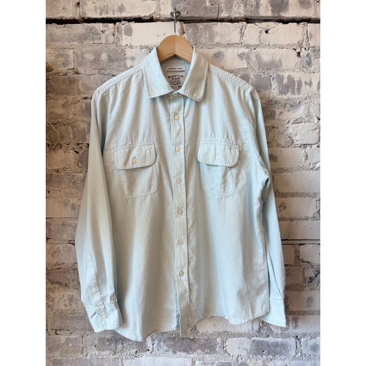 Women's Hampton Wash Laguna Shirt in Chambray Sky, featuring lightweight fabric and casual button-up style.