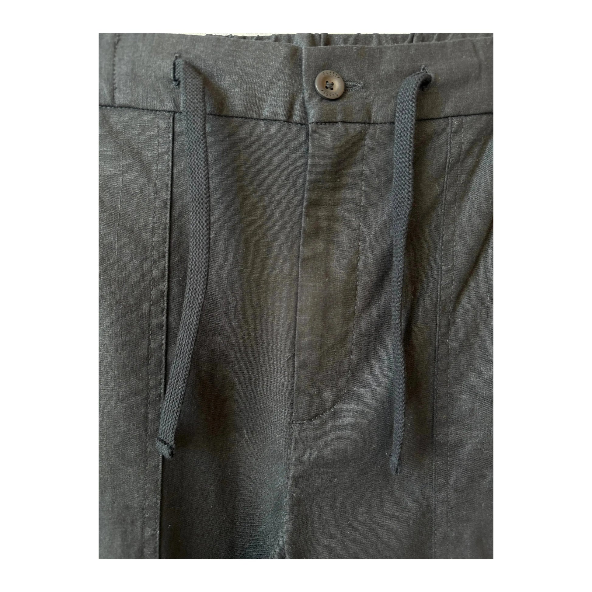 Men's black Lico Workwear pants with functional pockets and durable fabric, designed for comfort and workwear durability.