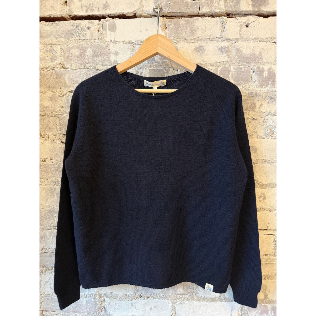 Women's lightweight Merz b. Schwanen crew neck sweater in dark navy, made from merino wool, cashmere, and silk blend.