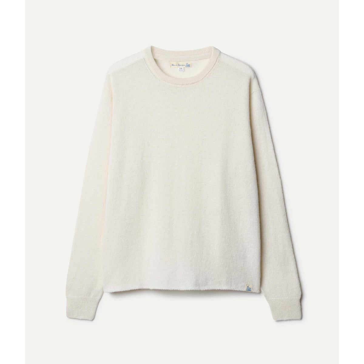 Women's lightweight Merz b. Schwanen crew neck sweater in merino wool, cashmere, and silk in natural color, close-up view.