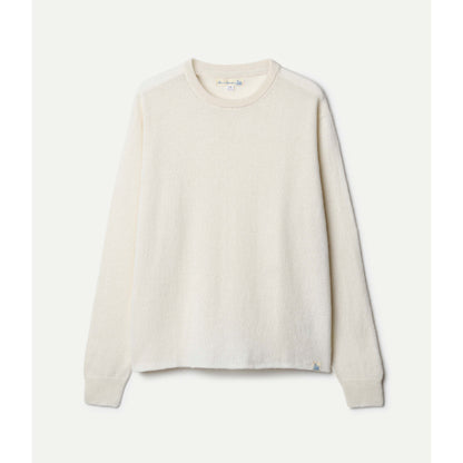 Women's lightweight Merz b. Schwanen crew neck sweater in merino wool, cashmere, and silk in natural color, close-up view.