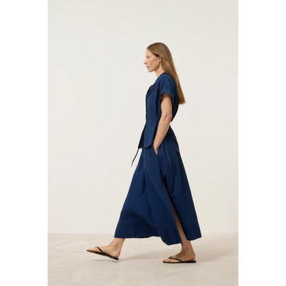 Dark blue women's linen-cotton gathered skirt by Closed, featuring a relaxed fit and textured fabric for casual style.