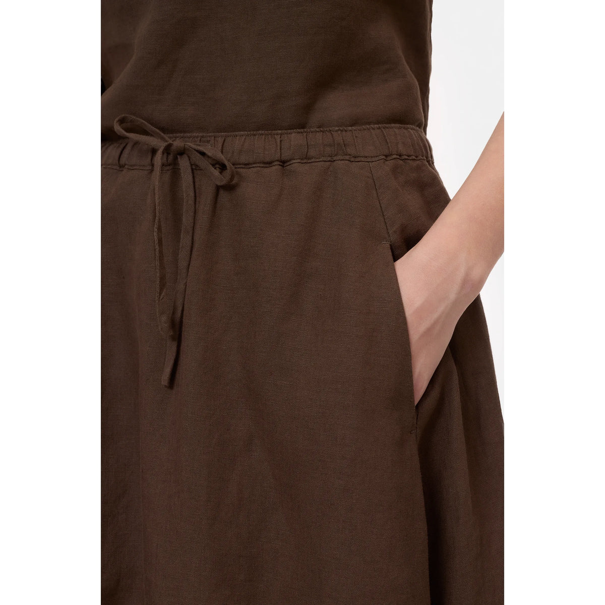 Women's linen maxi skirt in maple brown by Closed Women's, featuring a flowy design and comfortable fit.
