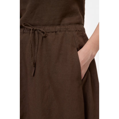 Women's linen maxi skirt in maple brown by Closed Women's, featuring a flowy design and comfortable fit.