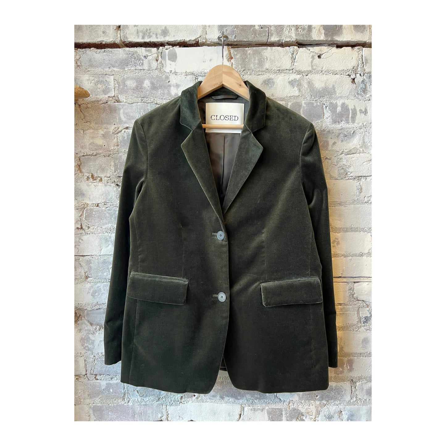 Women’s Lola Velvet Blazer in Irish Coffee by Closed Women, featuring a stylish velvet fabric and tailored fit.