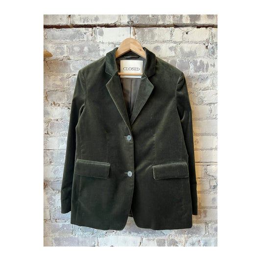 Women’s Lola Velvet Blazer in Irish Coffee by Closed Women, featuring a stylish velvet fabric and tailored fit.