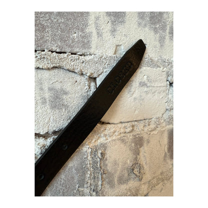 Black leather women's belt with metal buckle from Closed Women's, featuring a sleek and stylish design.