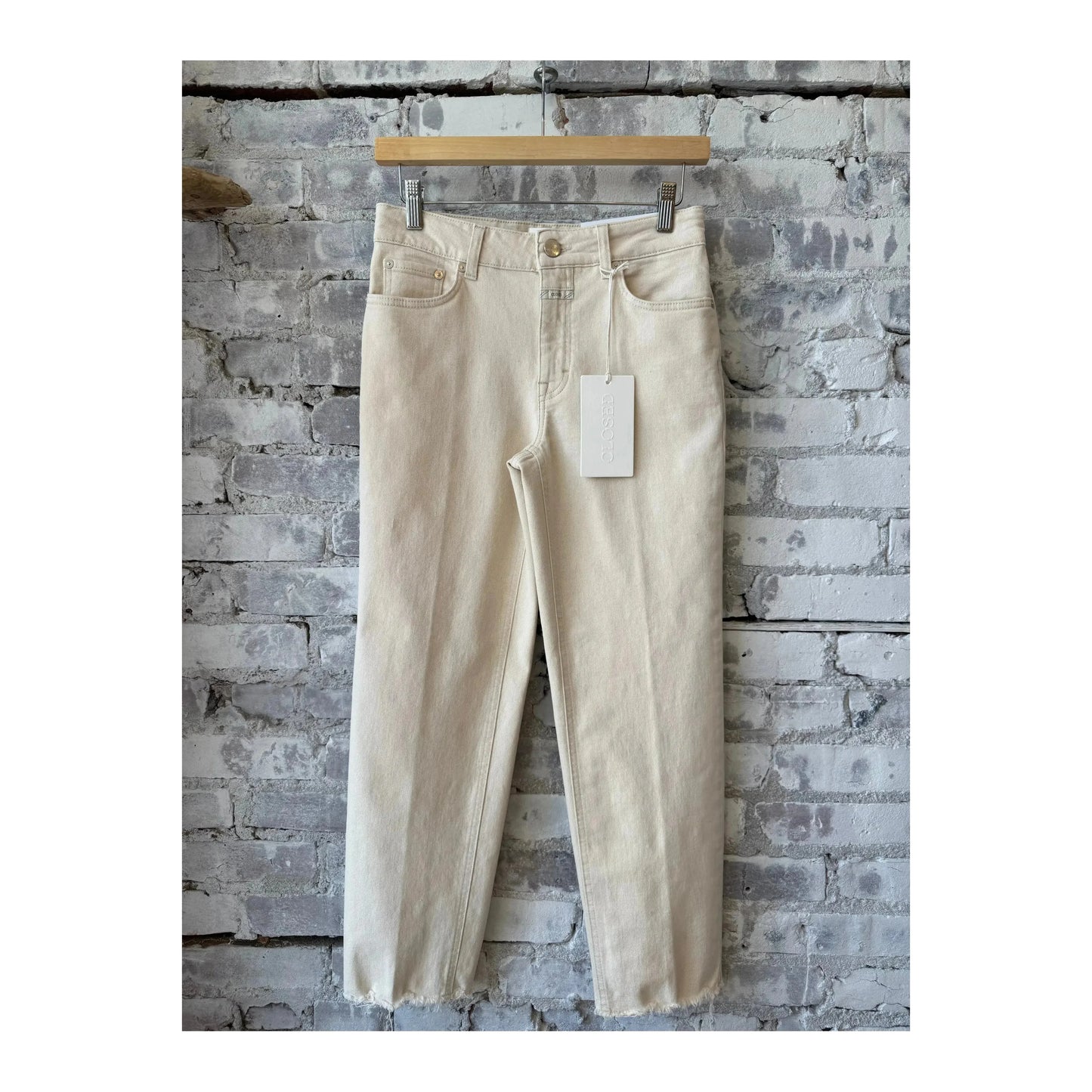 Women's ivory Milo Comfort Stretch Straight Jean by Closed, featuring a classic fit and soft denim fabric.
