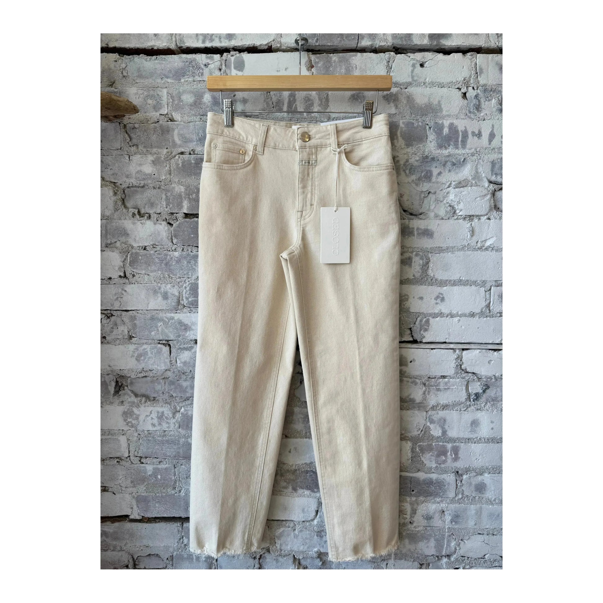 Women's ivory Milo Comfort Stretch Straight Jean by Closed, featuring a classic fit and soft denim fabric.