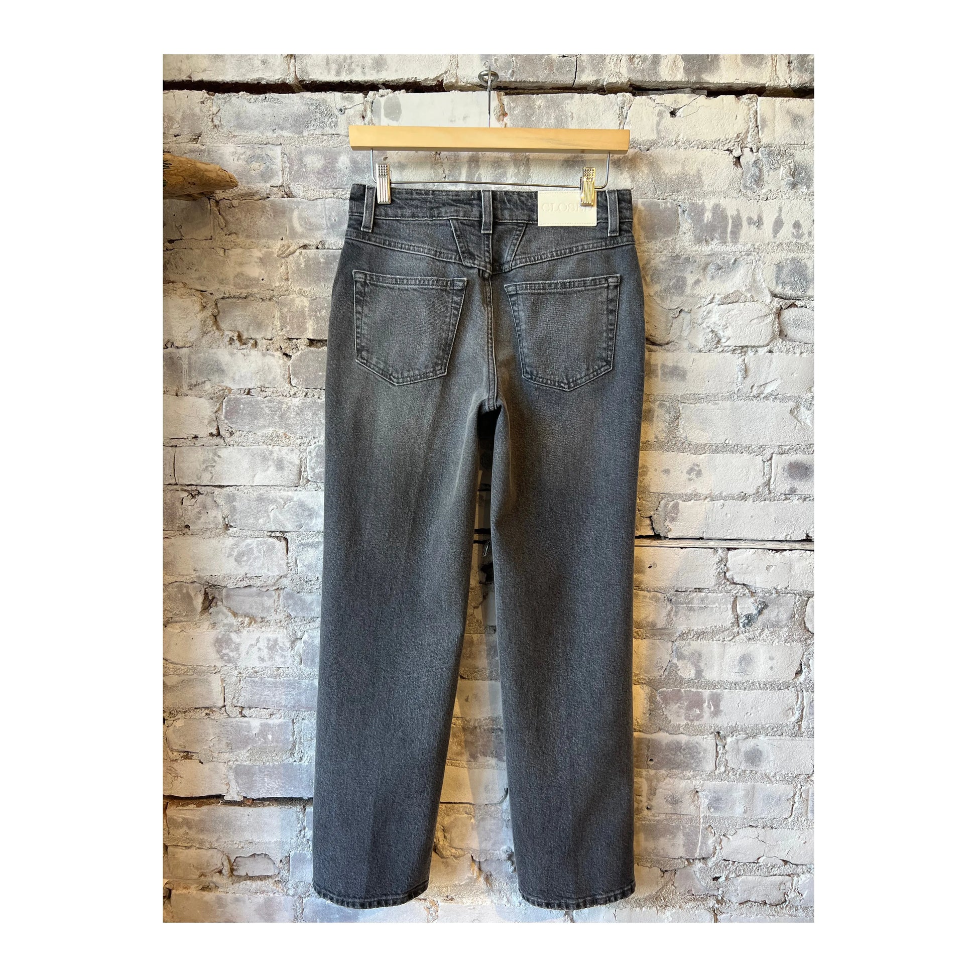 Closed Women's Milo Comfort Stretch Straight Jean in mid grey, showcasing the fitted straight-leg style and mid-rise waist.