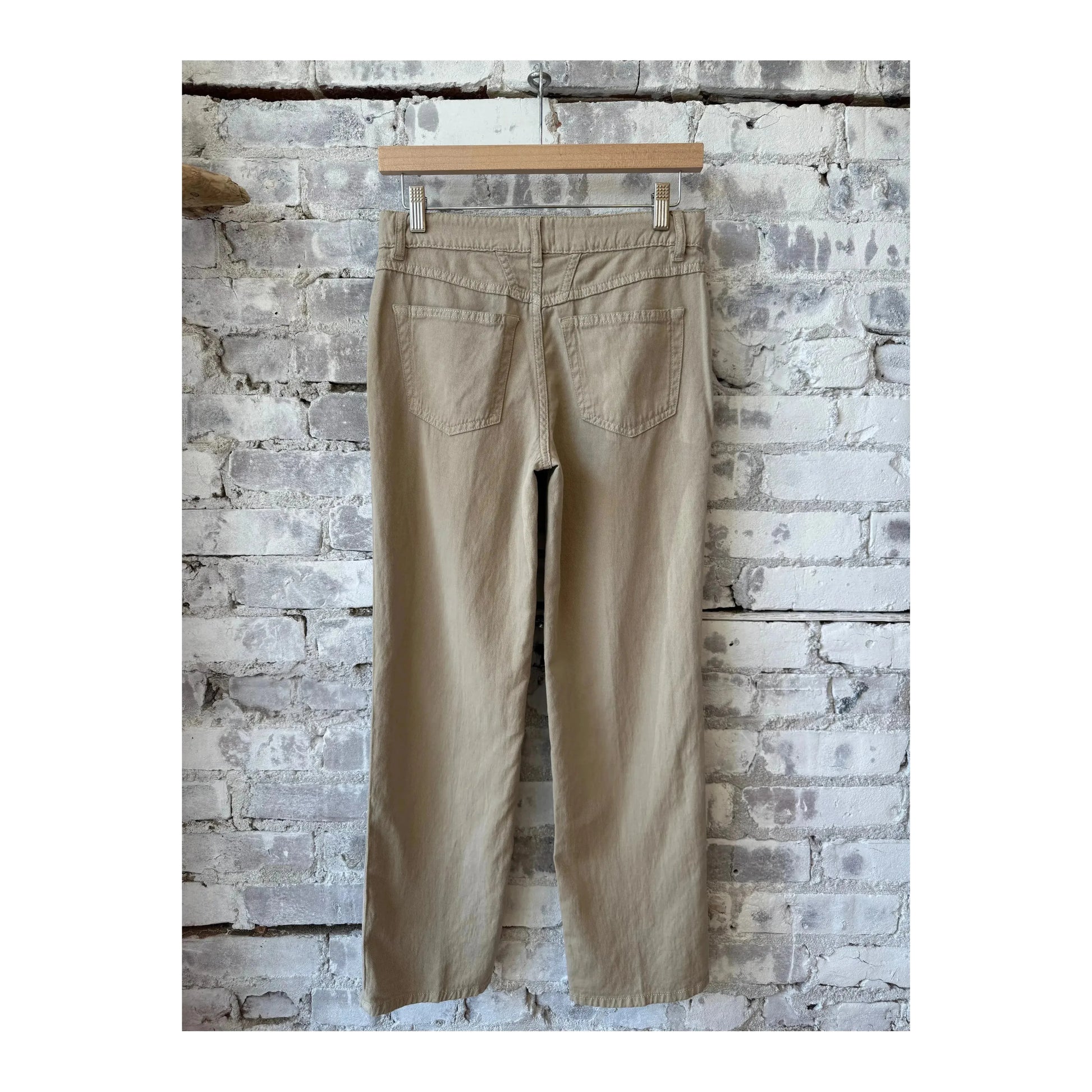 Closed Women's Milo cotton linen straight pants in soft beige, displayed on a model, showcasing a relaxed fit and casual style.