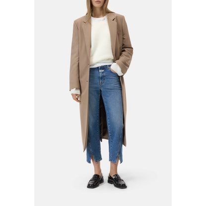 Mid blue women's Milo Straight Jean by Closed, featuring a classic fit and denim fabric with visible stitching and pockets.