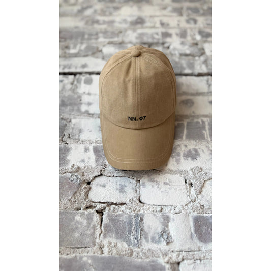 Men's NN07 cotton cap in camel color, stylish and casual headwear with a curved brim and adjustable strap.