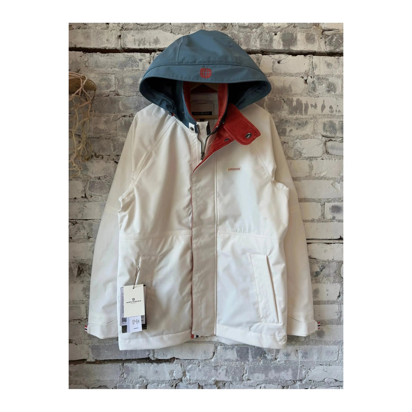 Men's Old Salt Snow White jacket by Amundsen, featuring a rugged outdoor design with a high collar and durable fabric.
