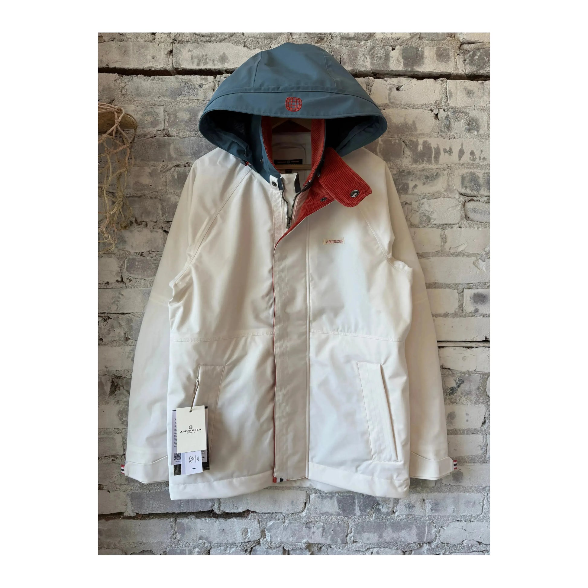 Men's Old Salt Snow White jacket by Amundsen, featuring a rugged outdoor design with a high collar and durable fabric.