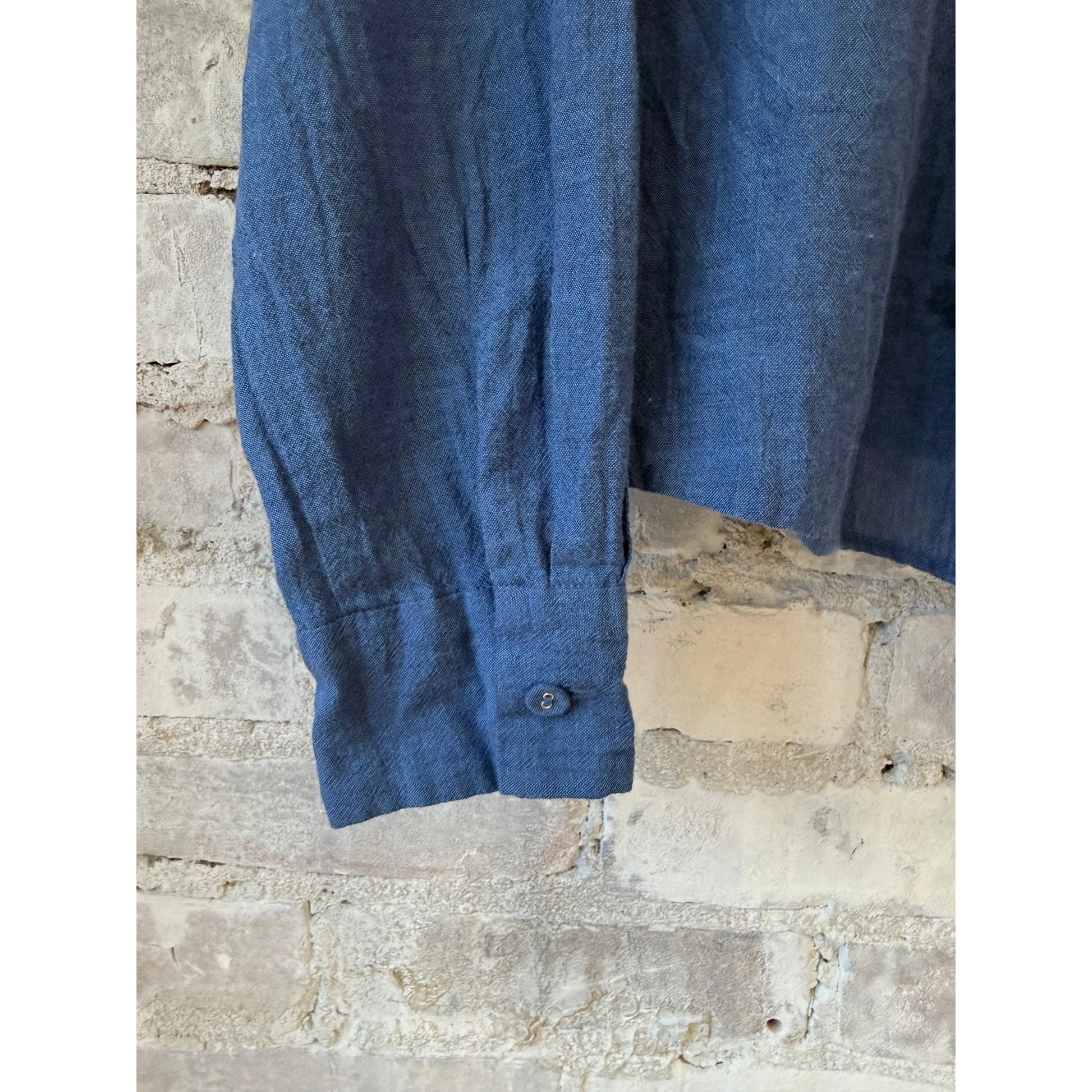 Women's organic cotton pleated blouse in cobalt by Pas De Calais, featuring a stylish, lightweight design with pleated details.