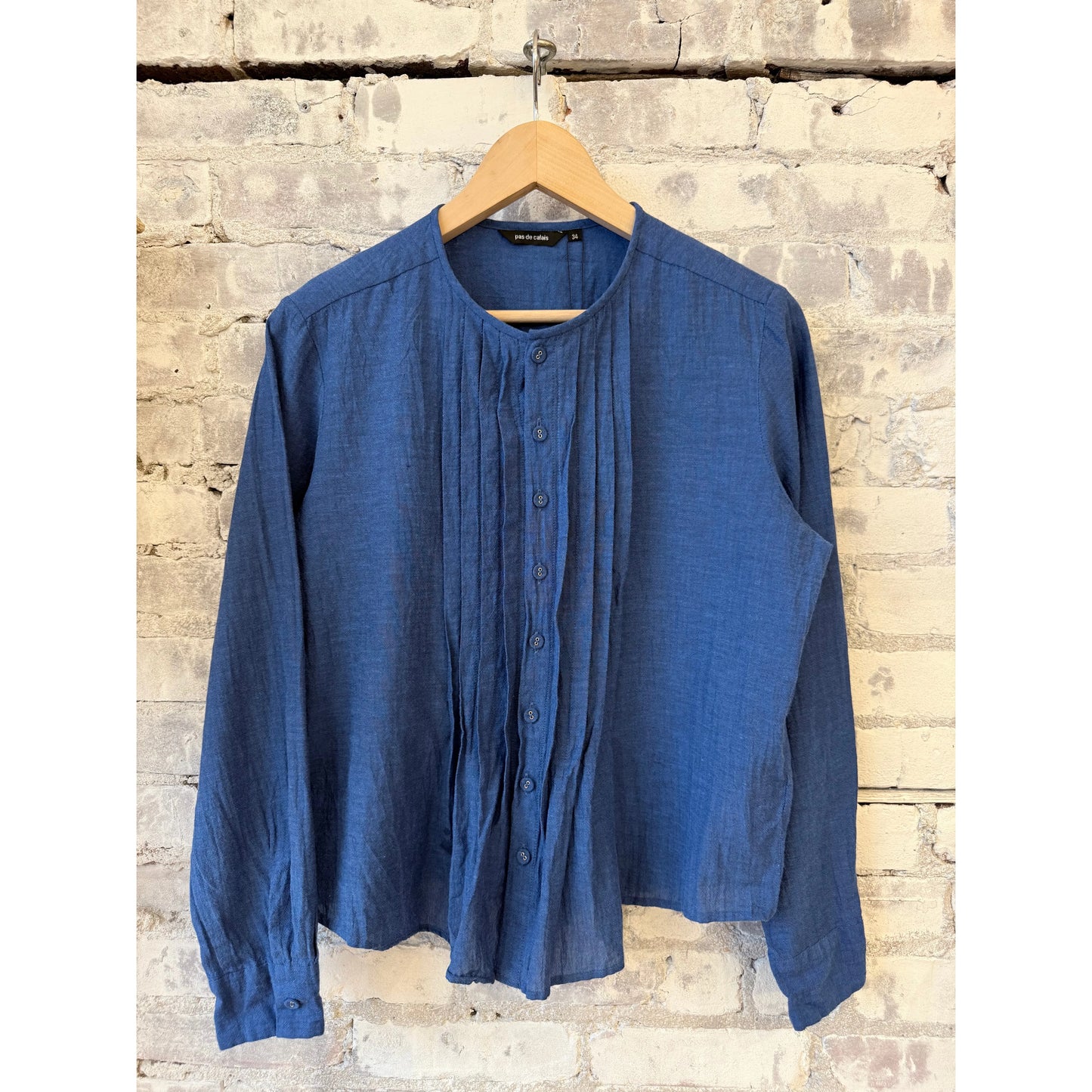 Women's organic cotton pleated blouse in cobalt by Pas De Calais, featuring a relaxed fit and elegant pleats.
