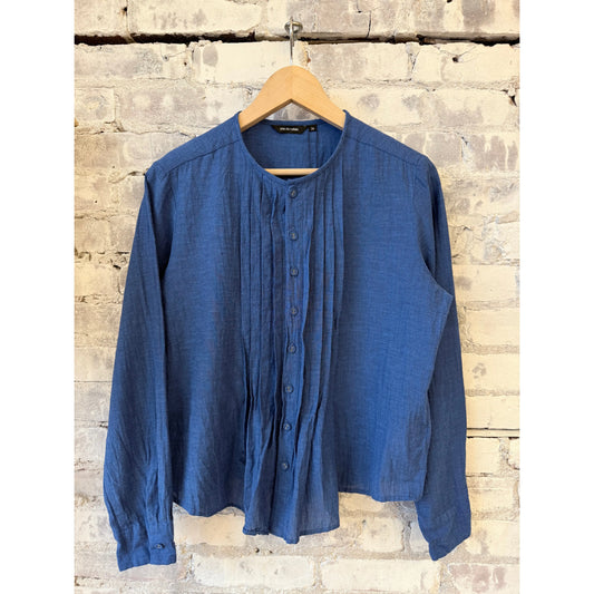 Women's organic cotton pleated blouse in cobalt by Pas De Calais, featuring a relaxed fit and elegant pleats.