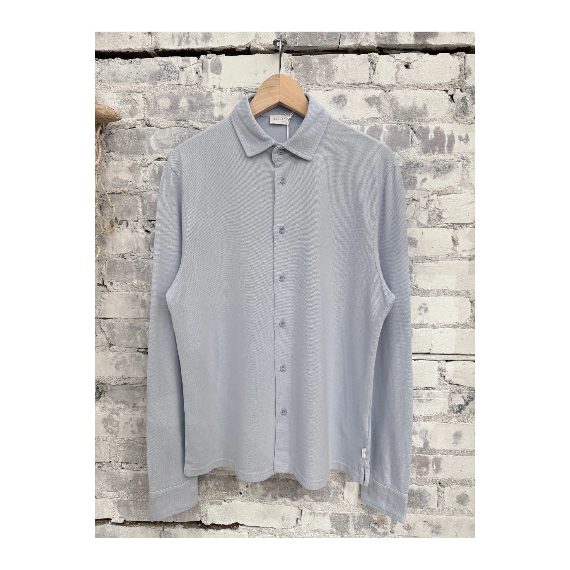 Men's Piqué Slim Collar Shirt in sky blue, branded 04651, featuring a tailored fit and classic collar detail.