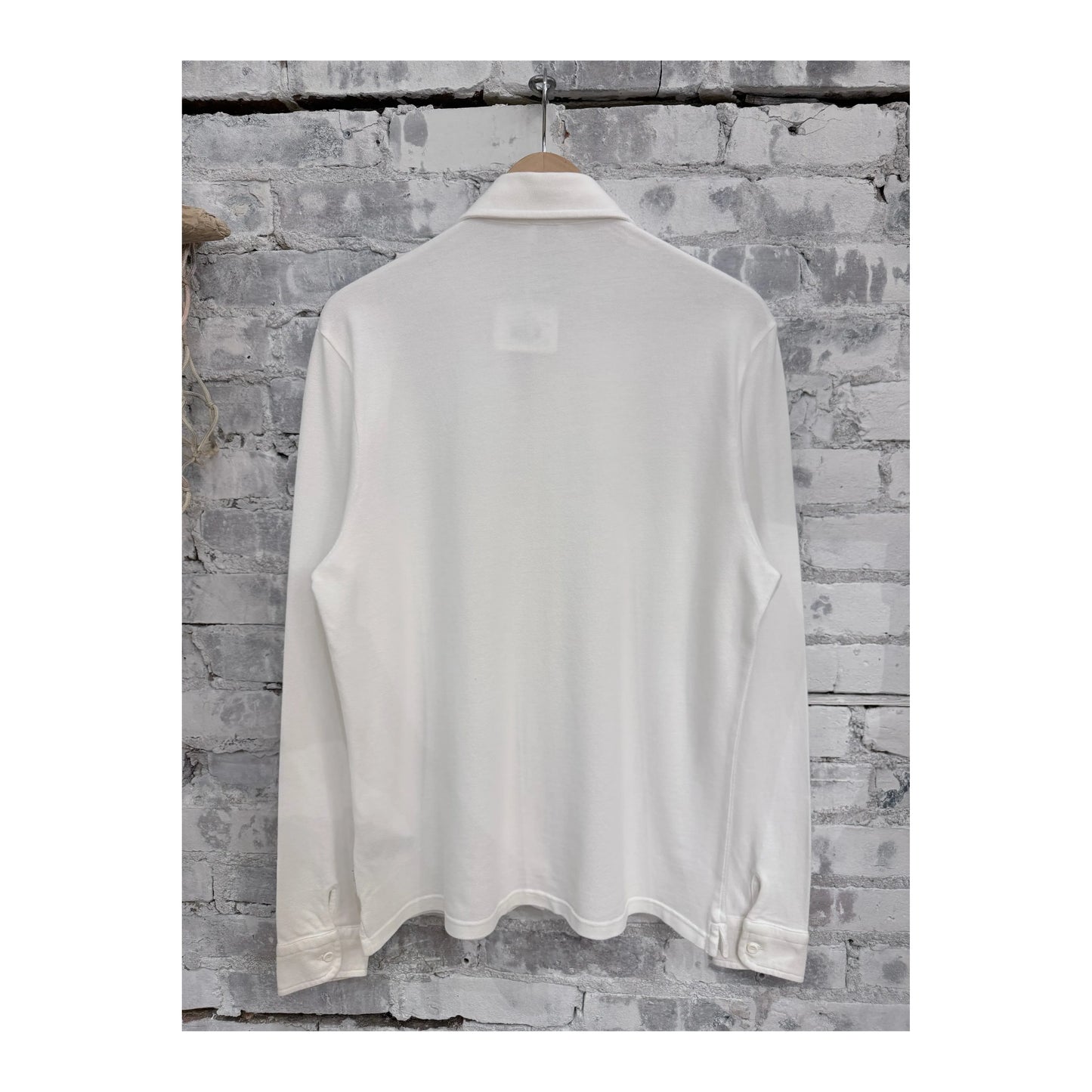 Men's white Piqué slim collar shirt, stylish and fitted, featuring a crisp design and classic collar from brand 04651/.