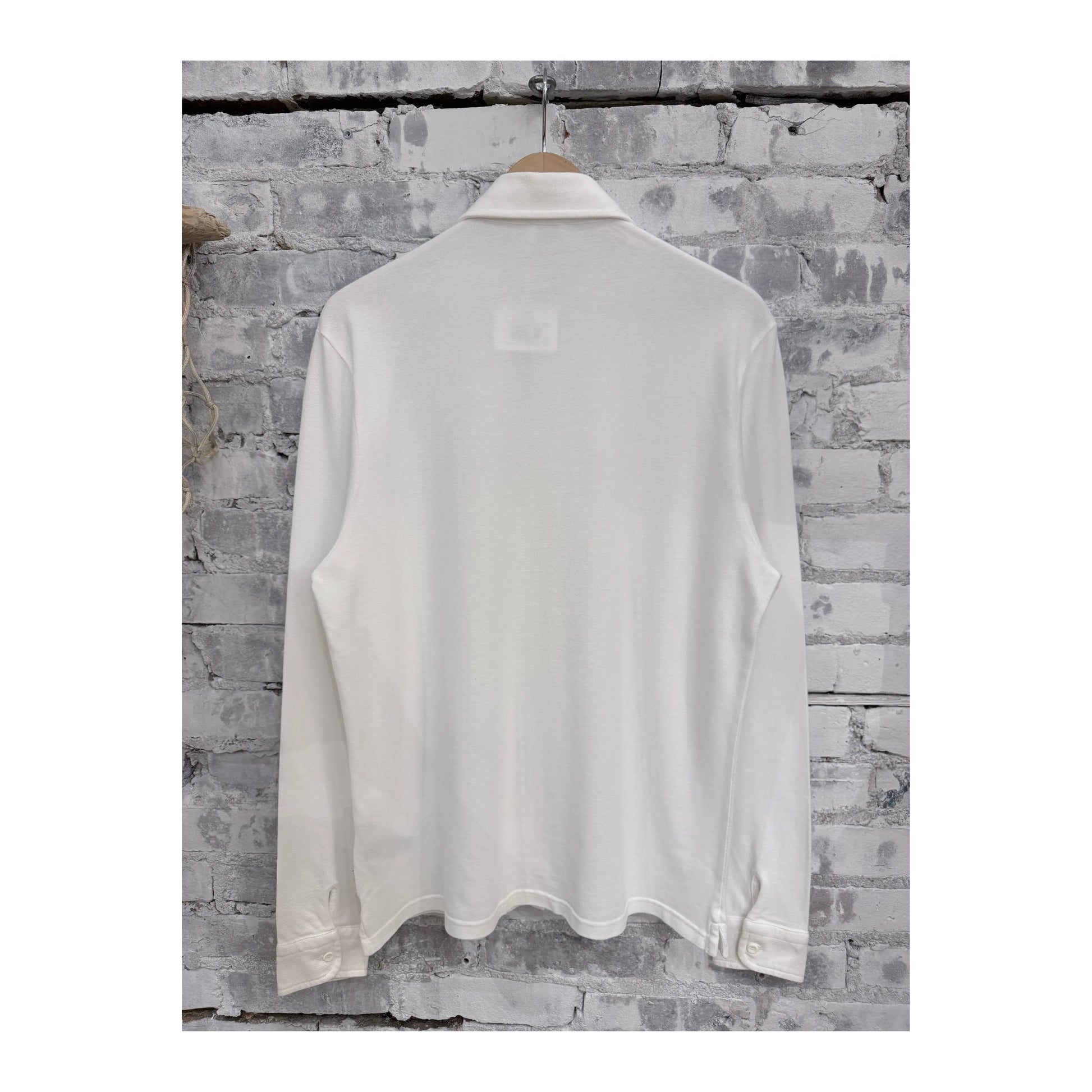 Men's white Piqué slim collar shirt, stylish and fitted, featuring a crisp design and classic collar from brand 04651/.