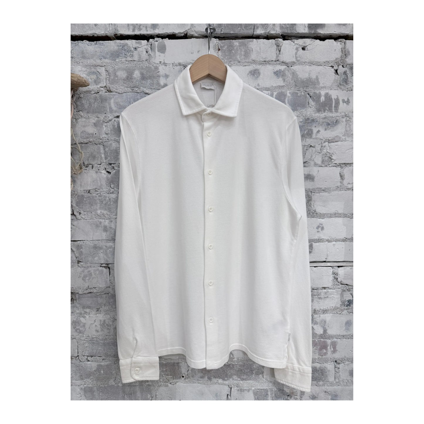 White men's Piqué slim collar shirt from the brand 04651, featuring a classic collar and textured fabric.