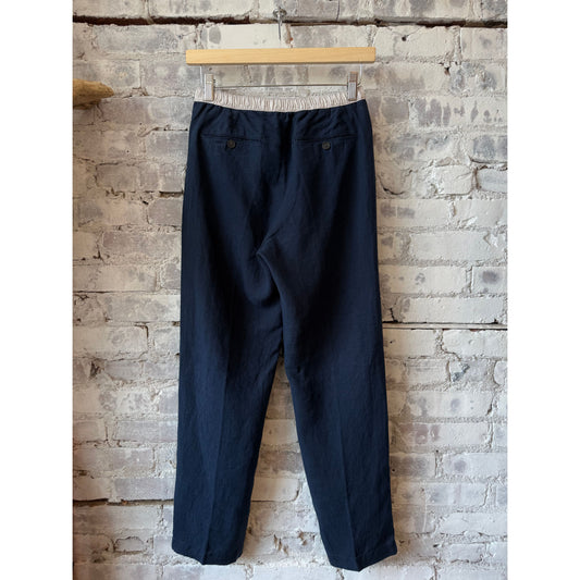 Women's Pirol Woven Pant in Night color by Hartford Women's, showcasing stylish, comfortable fabric and tailored fit.