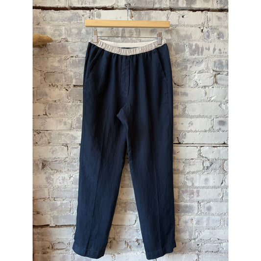 Women's Pirol Woven Pant in Night color by Hartford Women's, featuring a stylish and comfortable woven fabric design.