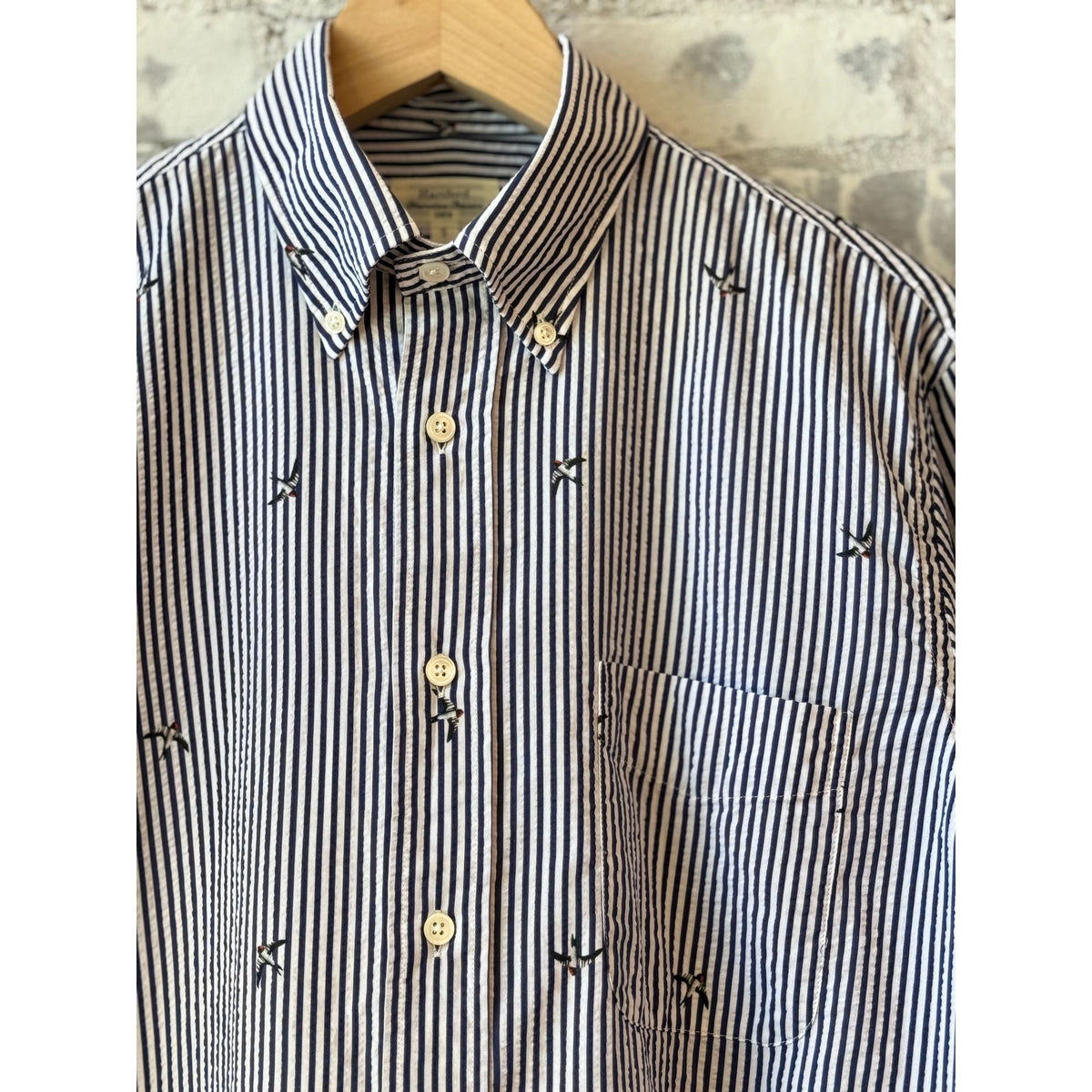 Men's navy and white Pitt woven shirt by Hartford Men's, featuring a stylish casual design with woven fabric and button details.