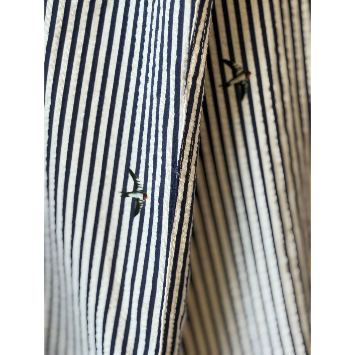 Men's navy and white Pitt woven shirt by Hartford Men's, featuring a stylish woven fabric and classic design.