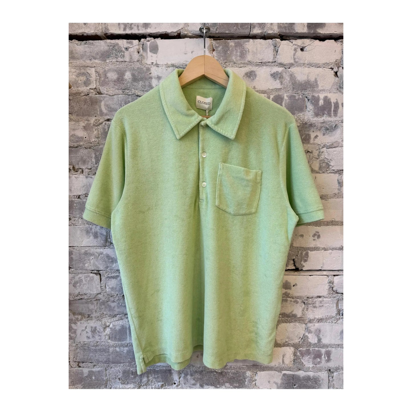 Men's polo collar shirt in Bud Green by Closed Men's, featuring a classic fit and breathable cotton fabric.