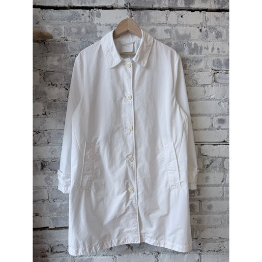 Women's white Aspesi raincoat made of polyester and compact nylon, waterproof and stylish for rainy weather.