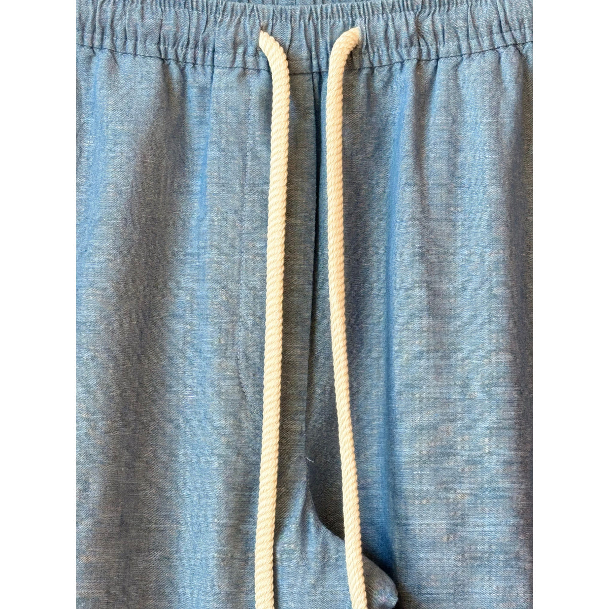 Hartford Women's Pulam Woven Pant in medium blue, lightweight and comfortable for casual wear, with a relaxed fit and woven fabric.